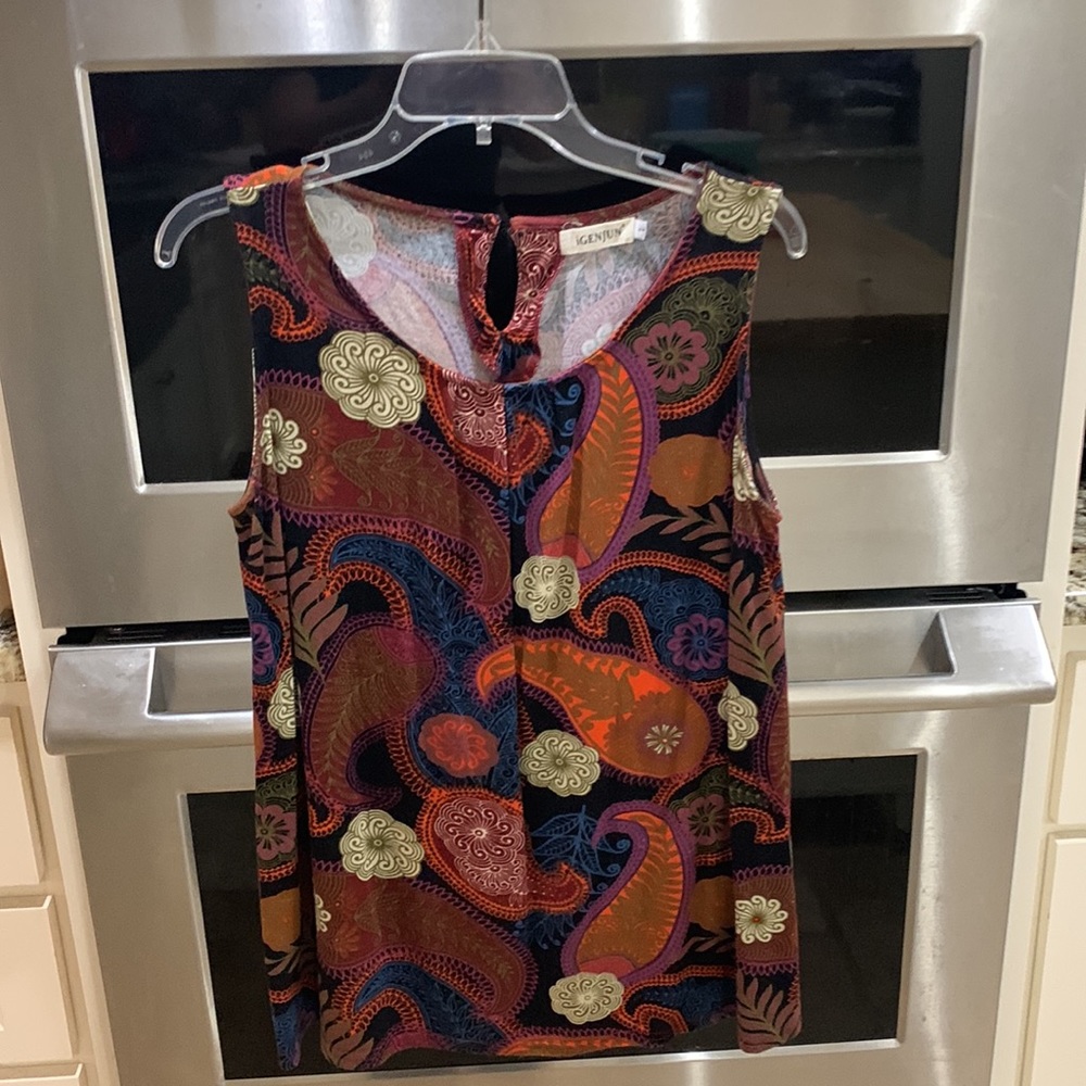 Sleeveless iGenjun size large colorful paisley top rayon/spandex fabric.